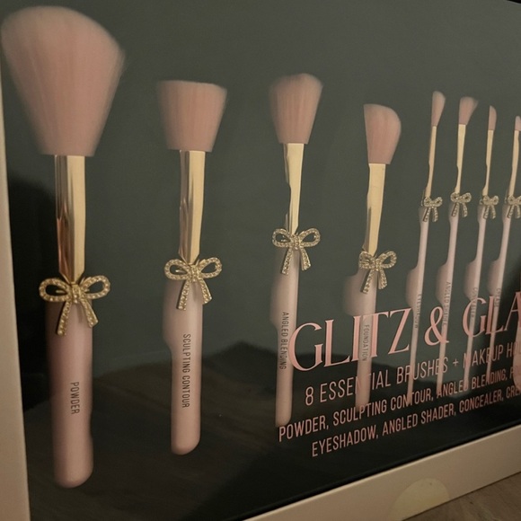 NEW Home Goods TjMaxx Christmas Glitz & Glam Pink Bow Makeup Bag & Brush Set - Picture 6 of 6